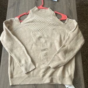 Cold shoulder open shoulder sweater NWT size small